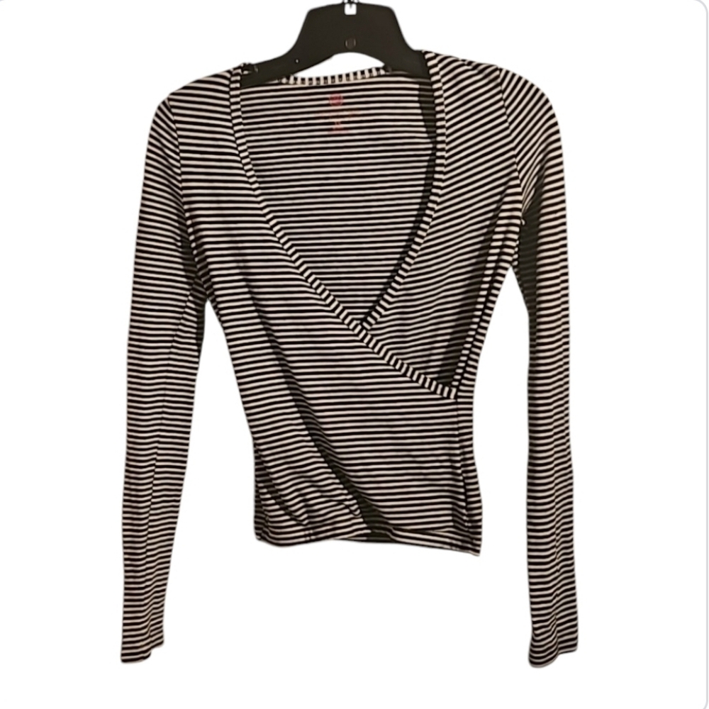 Energie Small  black and white  stripes long sleeve crop top